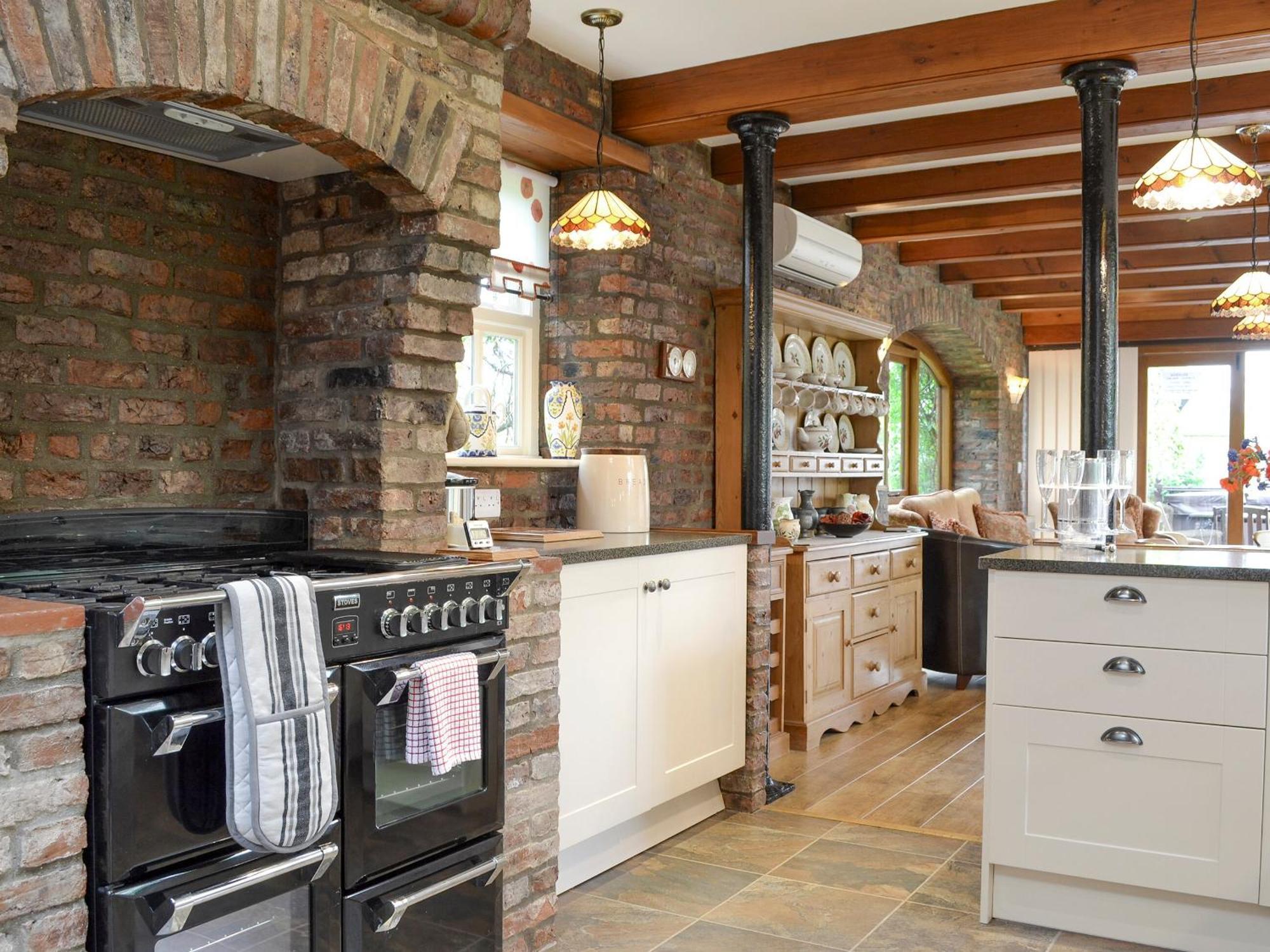 Walled Garden Lodge Ryehill エクステリア 写真